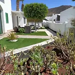 The White House With Pool - Apartamento *