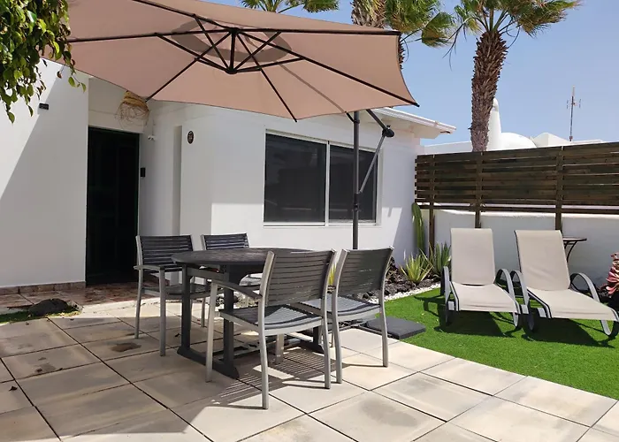 The White House With Pool -