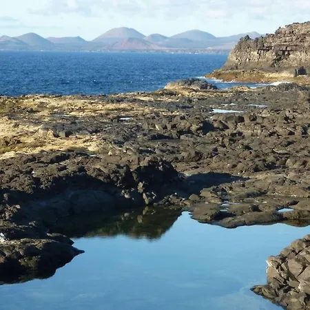 The White House With Pool - Apartment *