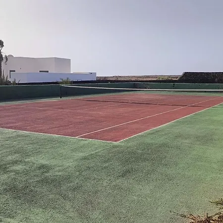 The White House With Pool - Apartment *