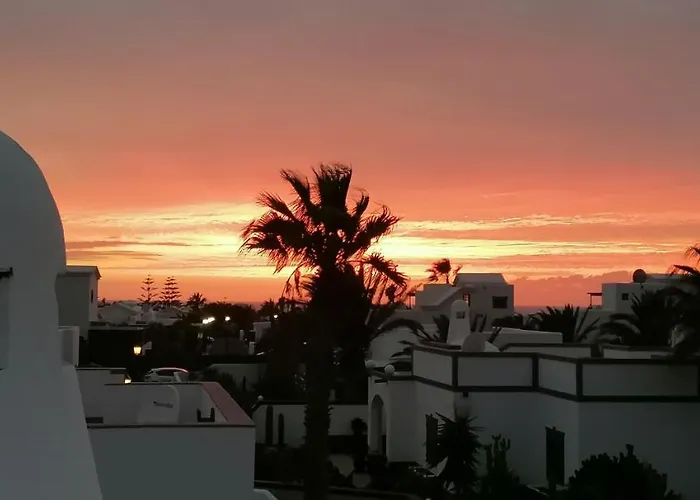 The White House With Pool - Apartment